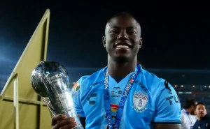 Santos estuda reforços no ataque: Marino Hinestroza, Vitinho e mais um nome na mira