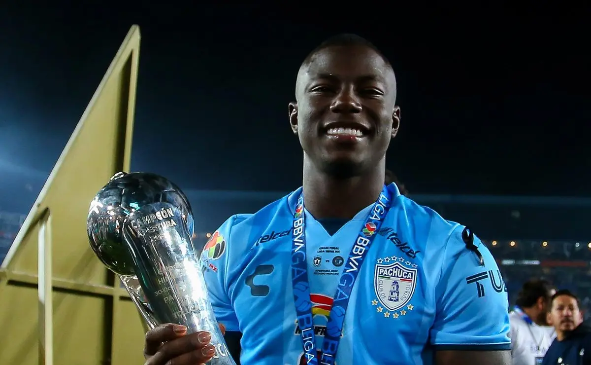 Santos estuda reforços no ataque: Marino Hinestroza, Vitinho e mais um nome na mira