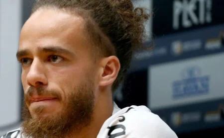 Santos libera Billal Brahimi a buscar novos clubes após decisão para 2026