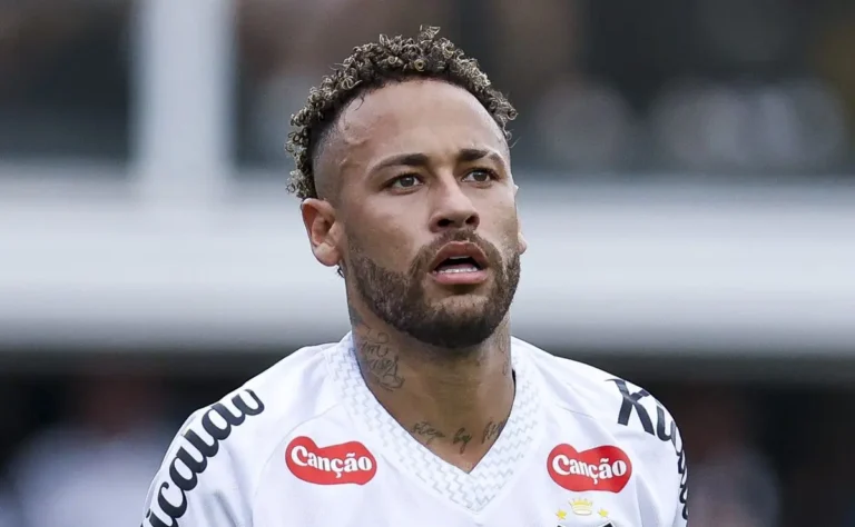 Santos renova com Neymar até a Copa do Mundo, mas crise financeira pode impactar o contrato Santos renova com Neymar até a Copa do Mundo, mas crise financeira pode impactar o contrato