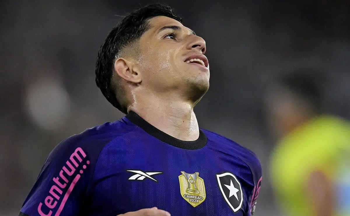 Savarino: Saída do Botafogo para o Corinthians tem situação exposta, afirma jornalista