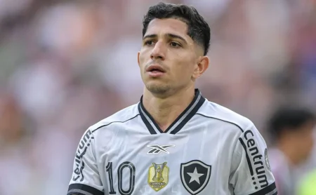 Savarino e Vitinho: São Paulo avalia dificuldades em possível troca com o Botafogo Savarino e Vitinho: São Paulo avalia dificuldades em possível troca com o Botafogo