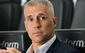 São Paulo decide não priorizar reforço na lateral esquerda e Crespo avalia elenco. São Paulo decide não priorizar reforço na lateral esquerda e Crespo avalia elenco.