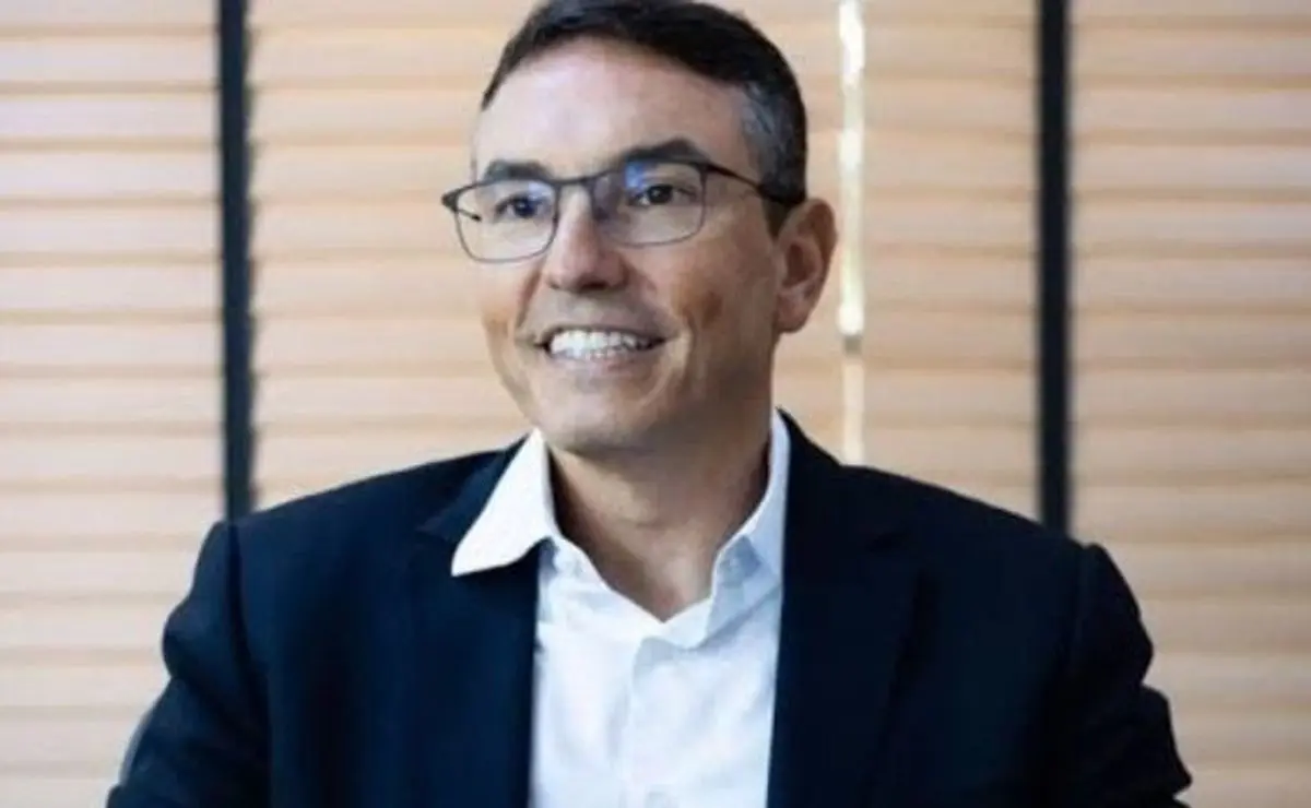 São Paulo demite médico após polêmica das canetas e busca conter crise na saúde