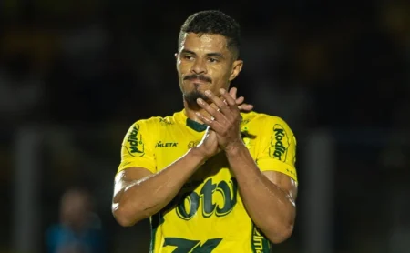 São Paulo negocia com Lucas Ramon, lateral-direito livre do Mirassol