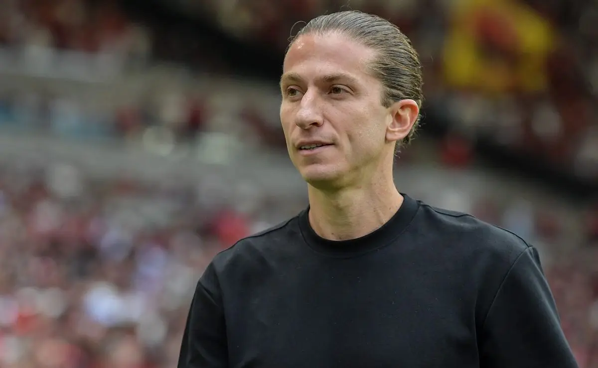 São Paulo trava negociação por volante do Flamengo em meio a impasse com Filipe Luís