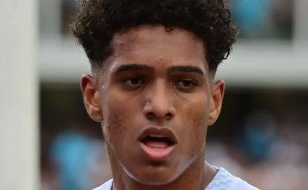 Souza é vendido pelo Santos após valorização de dois milhões de euros no Brasileirão Souza é vendido pelo Santos após valorização de dois milhões de euros no Brasileirão