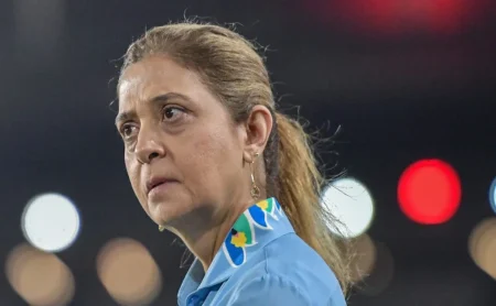 Textor busca envolver Leila Pereira em negociação para contratar Fabinho, ex-Liverpool