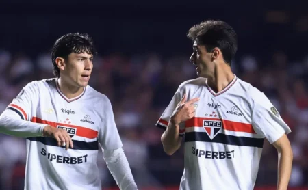 Textor busca titular do São Paulo e planeja levar Ferraresi ao Botafogo Textor busca titular do São Paulo e planeja levar Ferraresi ao Botafogo