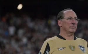 Textor define perfil de treinador para o Botafogo em 2026 e intensifica busca Textor define perfil de treinador para o Botafogo em 2026 e intensifica busca