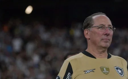 Textor define perfil de treinador para o Botafogo em 2026 e intensifica busca