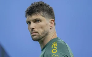 Tiago Volpi critica torcida do Grêmio após derrota contra o Fluminense: "Um dos piores goleiros"