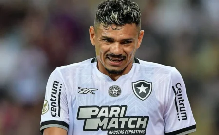 Tiquinho Soares, do Santos, tem desejo de jogar no Botafogo a partir de 2026