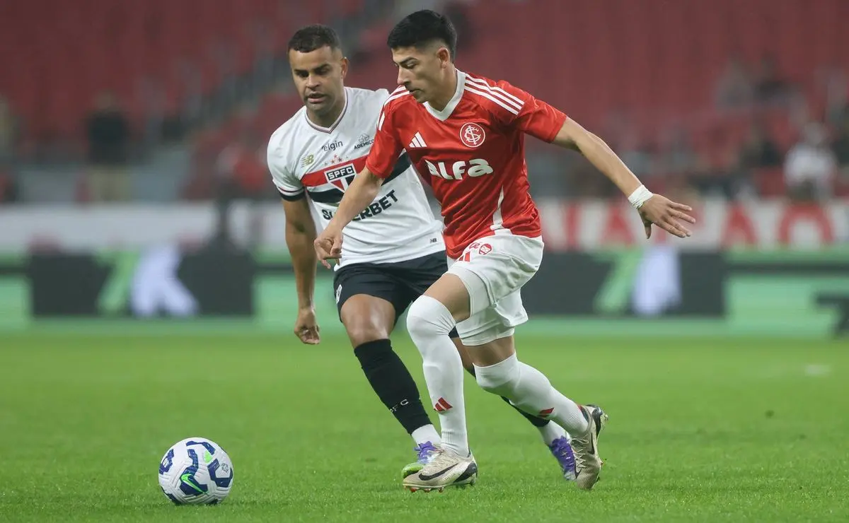 Torcedores do São Paulo cobram rebaixamento do Internacional como obrigação moral por 2006 Torcedores do São Paulo cobram rebaixamento do Internacional como "obrigação moral" por 2006