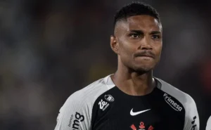 Torcida aprova Vitinho como titular em Vasco x Corinthians: Dorival Júnior tem que considerar Torcida aprova Vitinho como titular em Vasco x Corinthians: "Dorival Júnior tem que considerar"