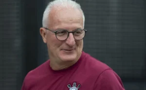 Torcida corintiana elogia escalação de Dorival Júnior contra o Cruzeiro e valoriza Gustavo Henrique Torcida corintiana elogia escalação de Dorival Júnior contra o Cruzeiro e valoriza Gustavo Henrique