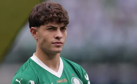 Torcida do Cruzeiro pede Giay após dispensa do Palmeiras para 2026