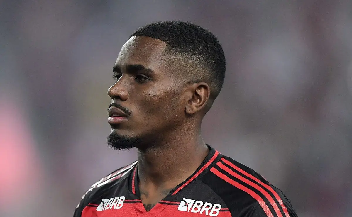 Torcida gremista reage positivamente ao interesse em Everton Araújo, do Flamengo, e Luís Castro é notificado.