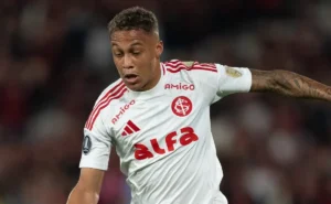 Transferência de Vitinho: detalhes da ida do Internacional para o Santos são revelados.