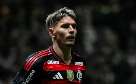 Varela nega que De La Cruz tenha manifestado desejo de deixar o Flamengo ao fim do ano.