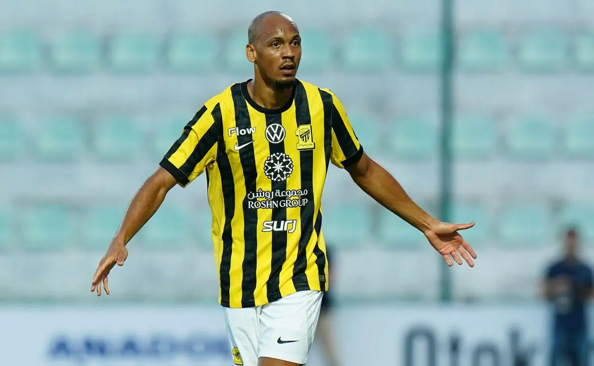 Vasco avalia contratação de Fabinho, ex-Liverpool, visando 2026