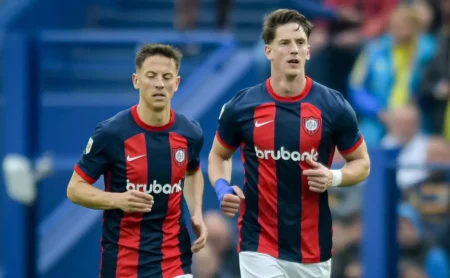 Vasco considera Vombergar ante oferta do San Lorenzo; negociação esfriou.