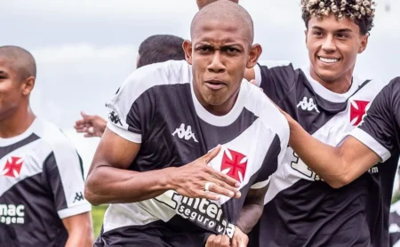 Vasco estende contrato de empréstimo de João Vitor “Mutano” até junho de 2026