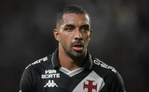 Vasco não considera Paulo Henrique inegociável e jogador pode sair