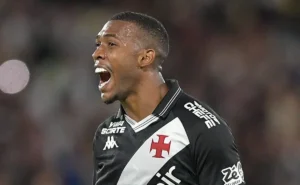 Vasco renova contrato de Rayan até 2028 e afasta sondagens do mercado da bola Vasco renova contrato de Rayan até 2028 e afasta sondagens do mercado da bola