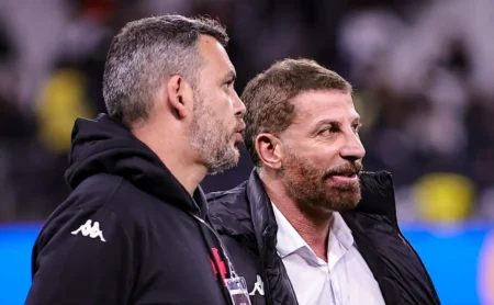 Vasco x Corinthians: Pedrinho critica arbitragem e acende alerta para a final da Copa do Brasil