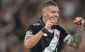 Vegetti encerra jejum de quase dois meses e decide para o Vasco na vitória sobre o Fluminense Vegetti encerra jejum de quase dois meses e decide para o Vasco na vitória sobre o Fluminense