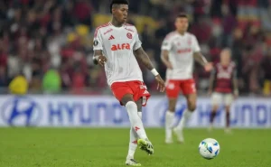 Vitão, alvo do Palmeiras, encaminha acerto com o Flamengo após proposta do clube carioca