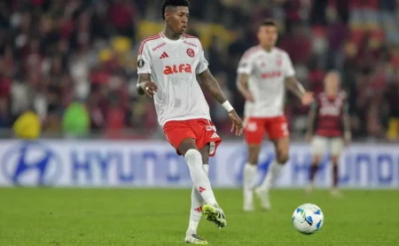 Vitão, alvo do Palmeiras, encaminha acerto com o Flamengo após proposta do clube carioca