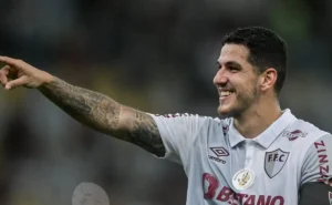 Zenit insiste em Nino e Fluminense mantém acordo. Zenit insiste em Nino e Fluminense mantém acordo.