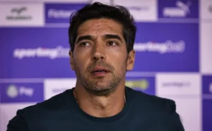 Abel Ferreira altera estilo de jogo do Palmeiras, mas falta de criatividade volta a ser problema contra o Mirassol