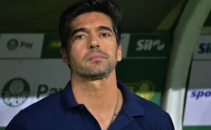 Abel Ferreira compara elencos de Cruzeiro e Palmeiras e alerta para a agressividade da Raposa no mercado Abel Ferreira compara elencos de Cruzeiro e Palmeiras e alerta para a agressividade da Raposa no mercado