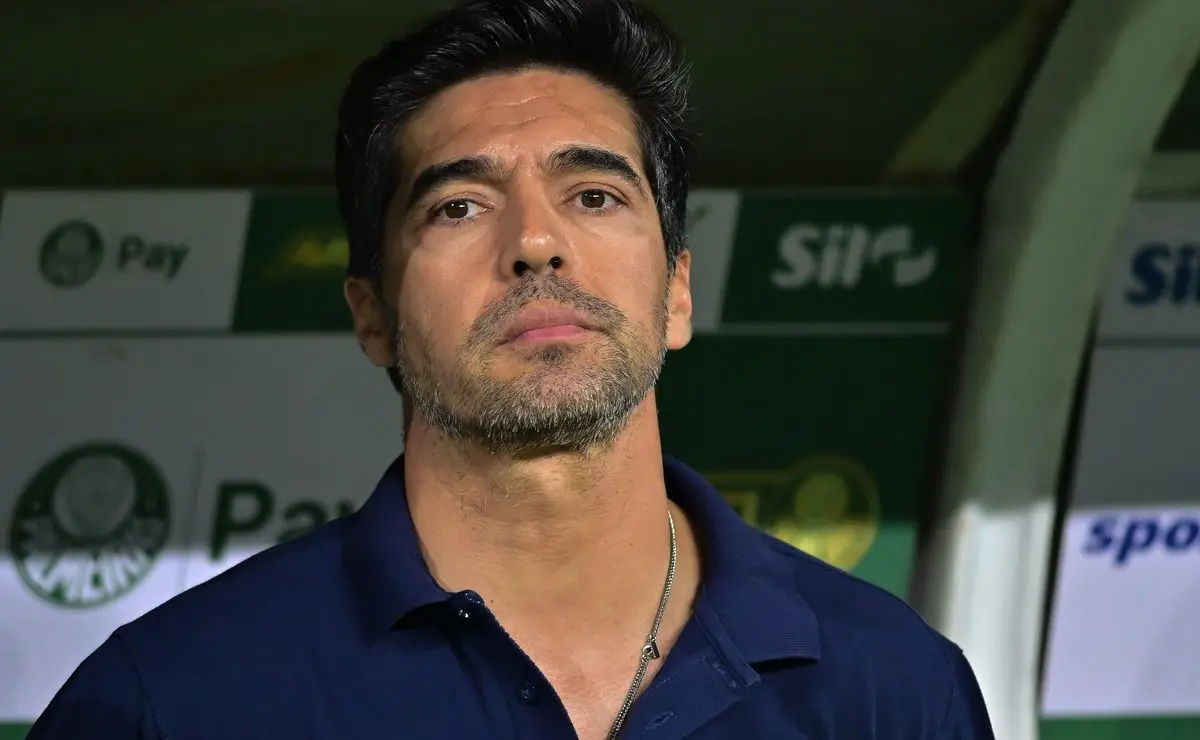Abel Ferreira compara elencos de Cruzeiro e Palmeiras e alerta para a agressividade da Raposa no mercado