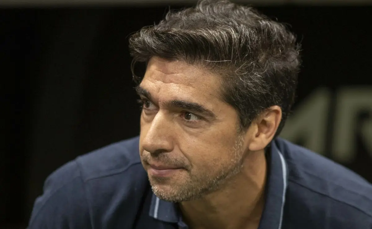 Abel Ferreira define solução para a defesa do Palmeiras após impasse na busca por Nino.