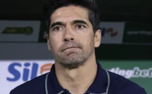 Abel Ferreira manifesta preocupação com a designação de jovem árbitro para o clássico contra o Santos
