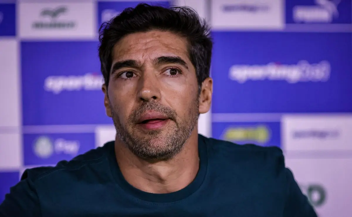 Abel Ferreira reitera confiança nos jovens: “Palmeiras tem treinador que aposta na base”