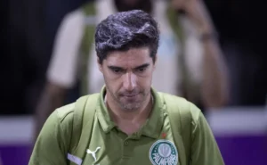 Abel Ferreira volta ao tom tradicional e se defende: “Não prometi títulos”