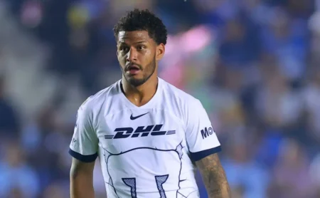 Acordo entre José Caicedo e Santos esfria após pedido alto do Pumas pela liberação do volante