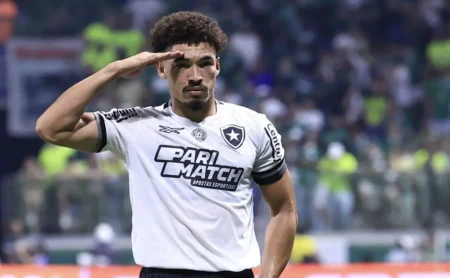 Adryelson, ex-Botafogo, surge como alvo do Palmeiras para reforçar a defesa Adryelson, ex-Botafogo, surge como alvo do Palmeiras para reforçar a defesa