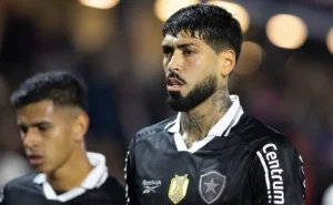 Alexander Barboza: Fluminense demonstra interesse e negociação com Botafogo avança.