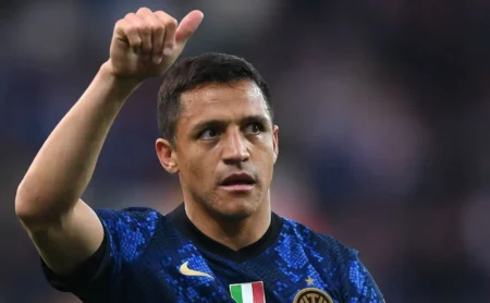 Alexis Sánchez recebe proposta e prioriza clube europeu em vez do Corinthians