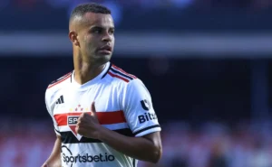 Alisson aceita e São Paulo cede ao Corinthians, mas exige compensação financeira