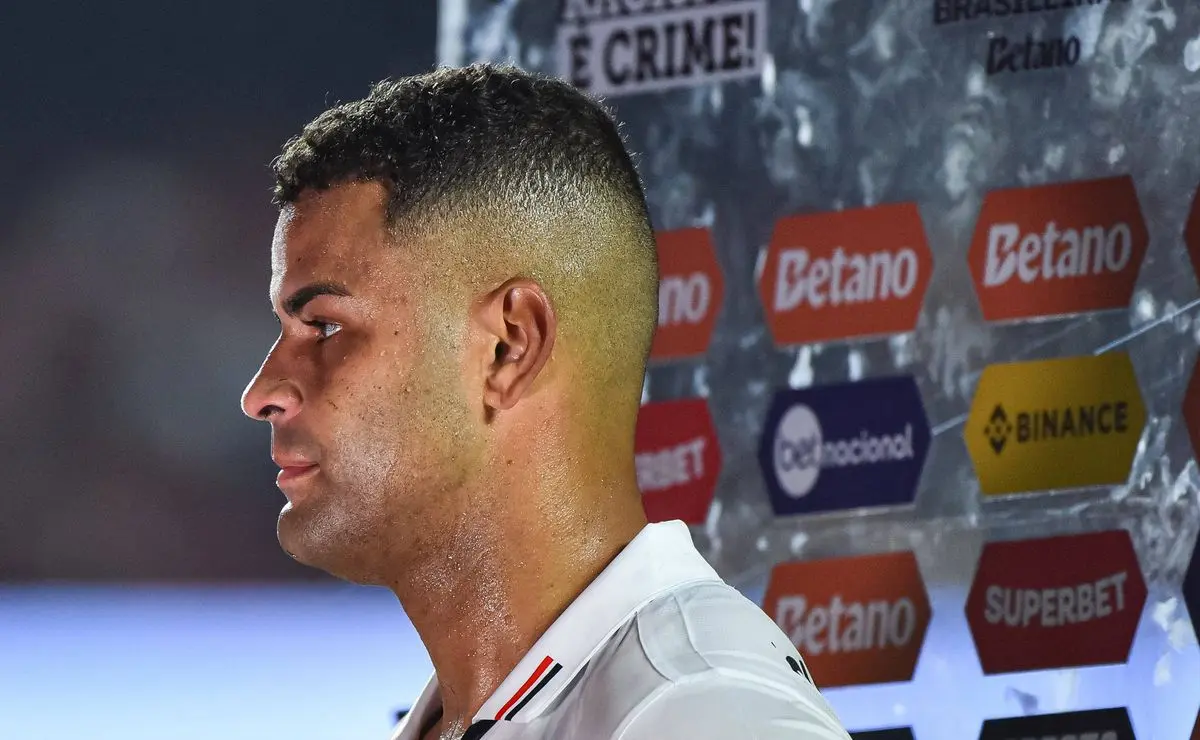 Alisson acerta com o Corinthians e São Paulo estuda empréstimo até dezembro