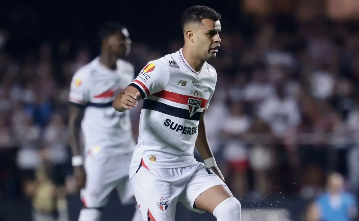 Alisson sinaliza ao Corinthians, e São Paulo reage em clássico acirrado