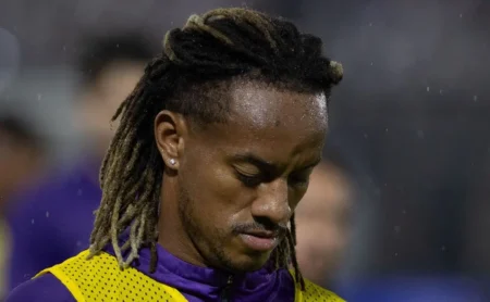 André Carrillo completou 90 minutos em apenas 10% dos jogos pelo Corinthians