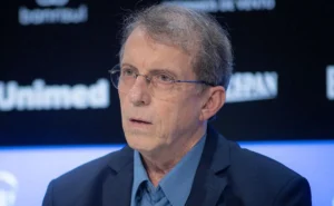 André Henrique deixa o Grêmio e clube busca renovação até 2029